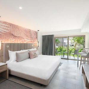 Luxury Garden view Room